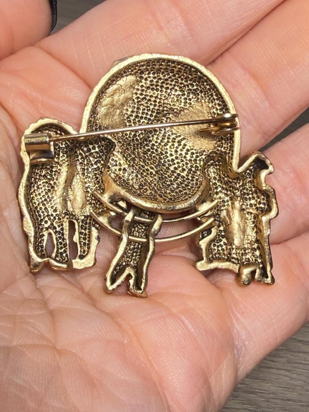 Vintage Children Around the World Brooch Globe Gold Tone Sliding Figure 1.85" - Picture 6 of 11